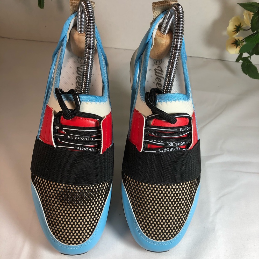Weeboo sneakers with side cutouts